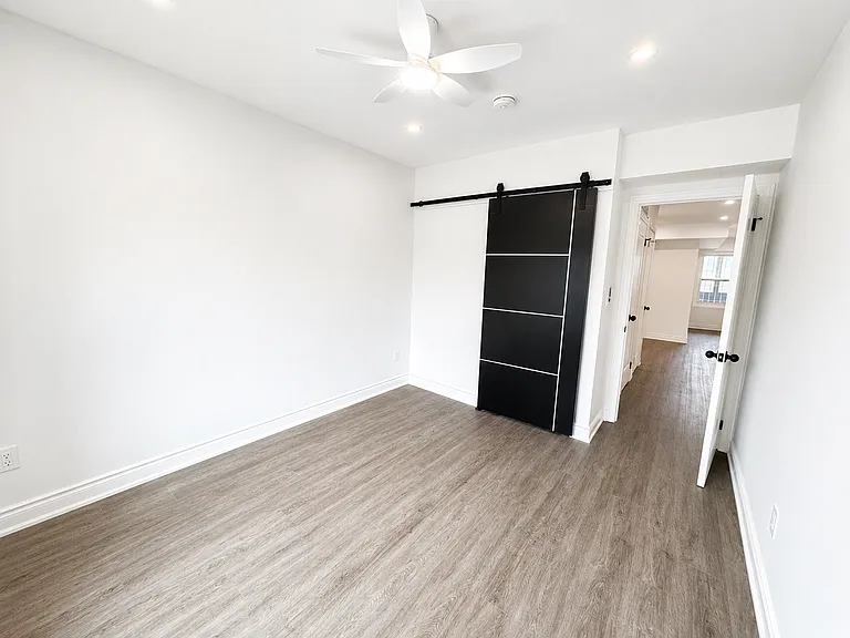 1127 Main St E — Photo 11