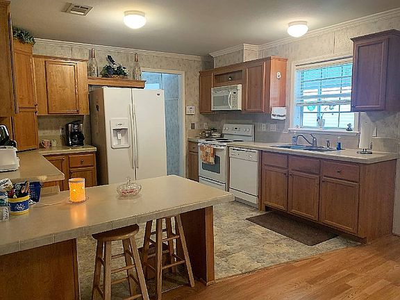 3rd image of 102 Hillsborough Dr #116