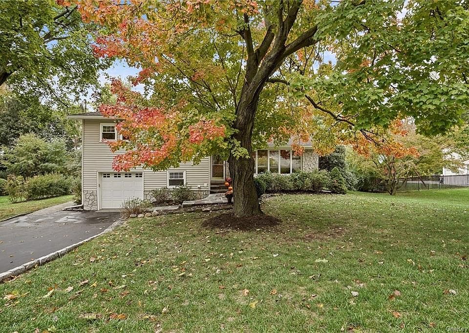 1st image of 11 Leawood Dr