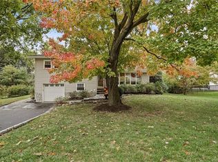 11 Leawood Dr, Briarcliff Manor, NY 10510