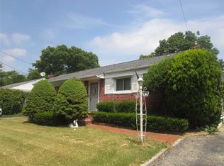 16 Sibley Pl, Huntington Station, NY 11746