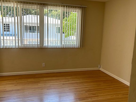 4th image of 443 Waverley St #443