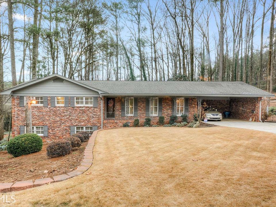 1st image of 2427 Helmsdale Dr NE