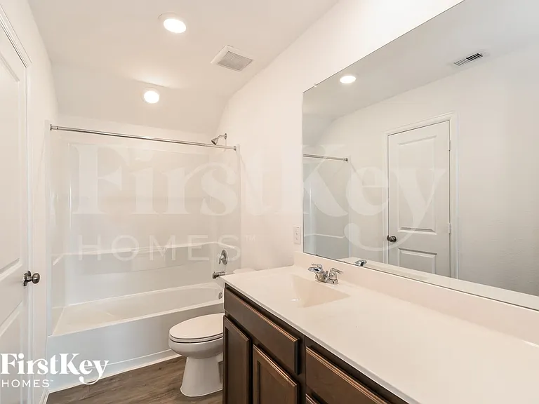 707 Willow Harbor Ln — Photo 10