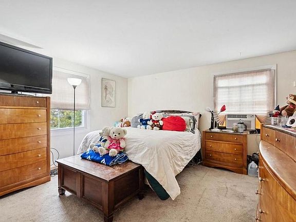 5th image of 32 Palfrey Ln