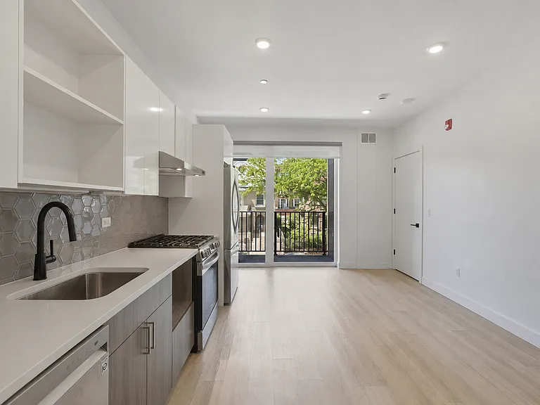 947 W Sunnyside Ave #310 — Photo 2