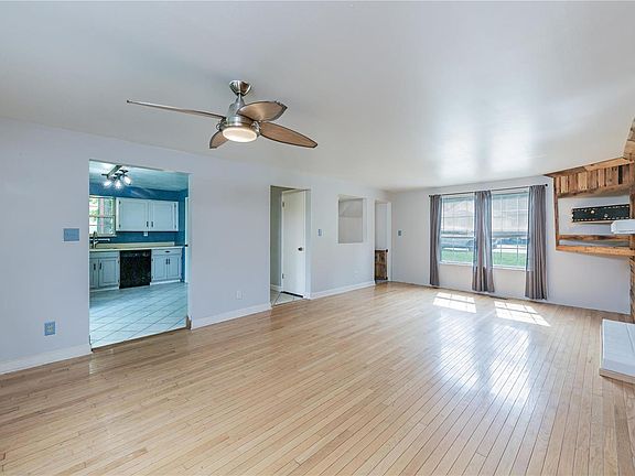 5th image of 2912 Endicott Ave