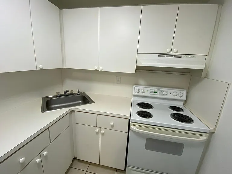 666 W 81st St #107-45F-1 — Photo 12