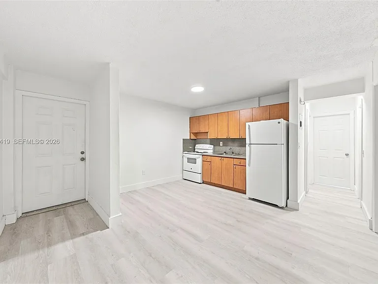 635 SW 7th Ct #4 — Photo 17