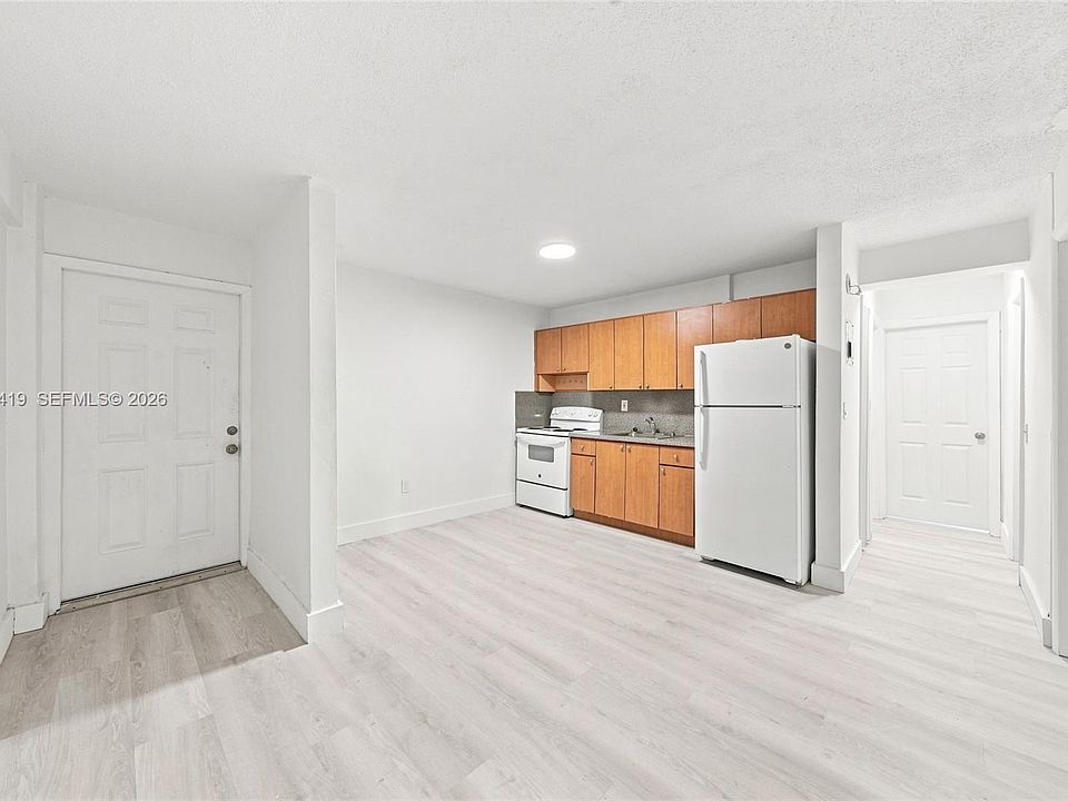 1st image of 527 SW 7th Ct #4