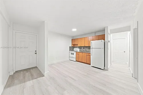 527 SW 7th Ct #4 Photo 1