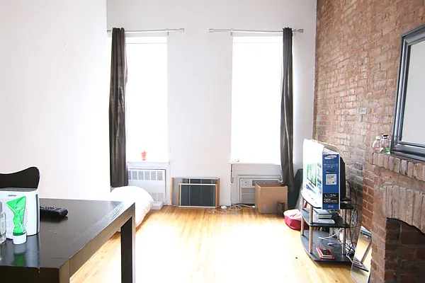 Rented by America Mecca Realty LLC | media 9