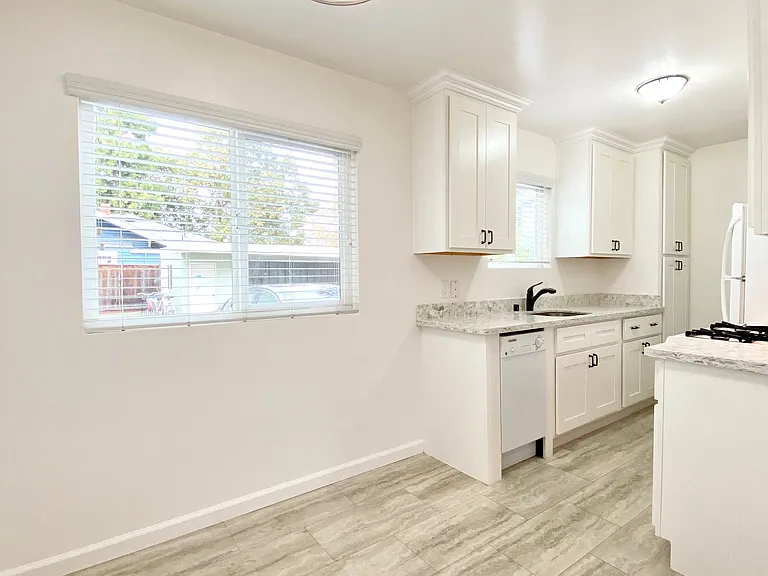 1211 Jefferson St — Photo 27