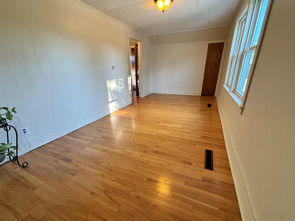 118 S Main St #3