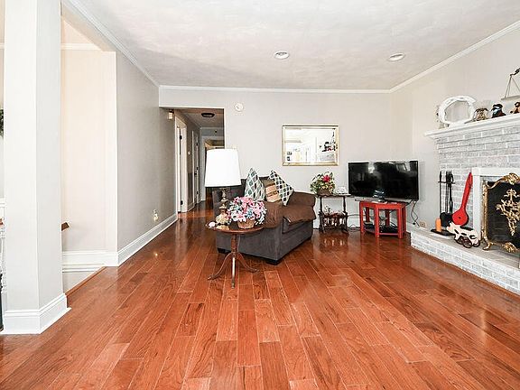 5th image of 3813 Woodbine Cir NW