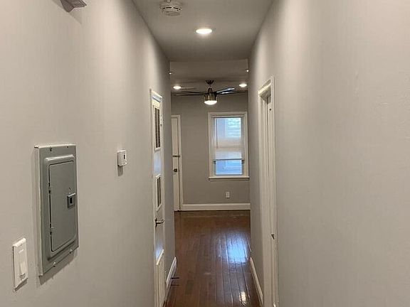 3rd image of 402 E Walnut Ln #1