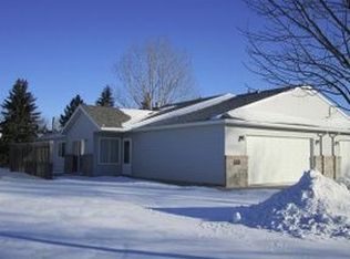 672 Appletree Ln, Moorhead, MN 56560