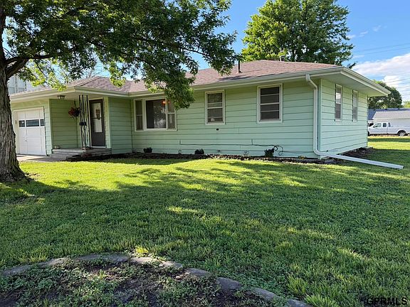 3rd image of 108 E Alden St