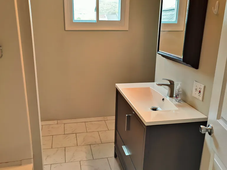 1172 Wyoming Ave #FRONT UPSTAIRS — Photo 10