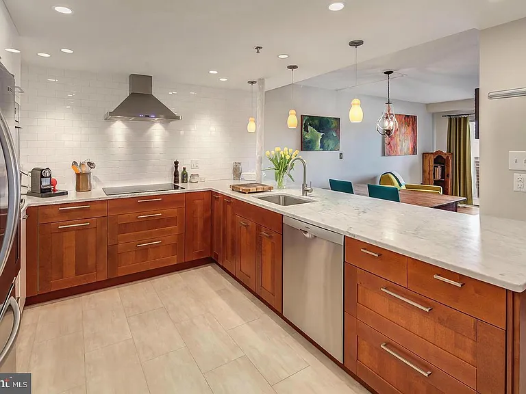 545 E Braddock Rd #101 — Photo 1