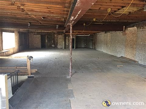 2nd image of 140 Cass St