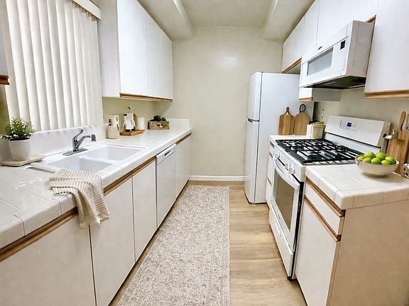 2nd image of 1749 Federal Ave APT 5