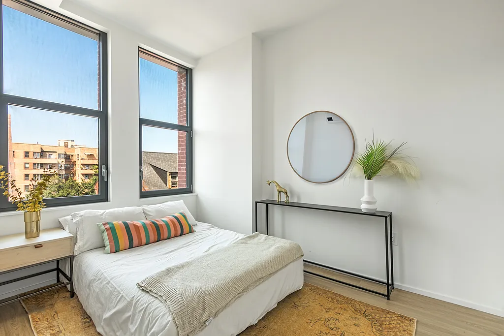 955 Sterling Place — Photo 4