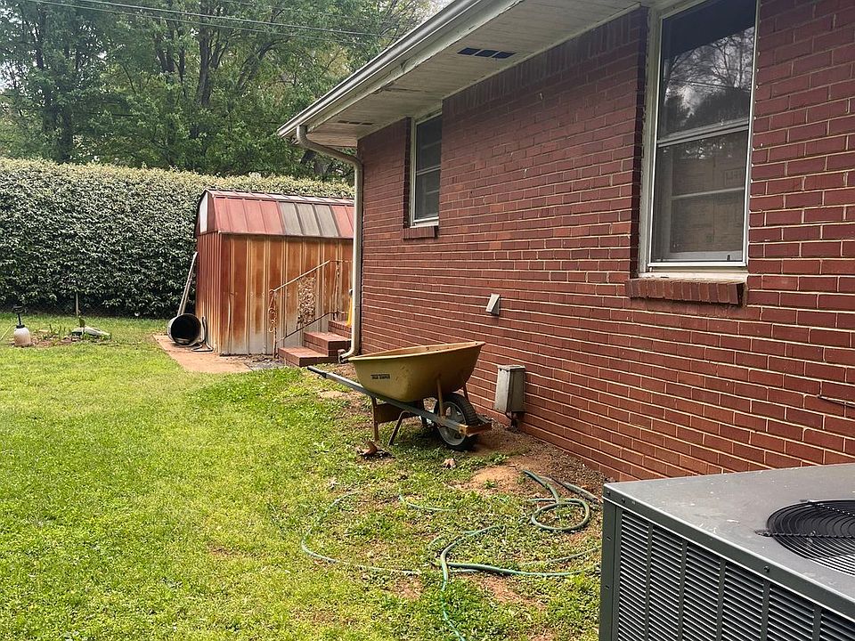 2nd image of 2555 Reed St SE