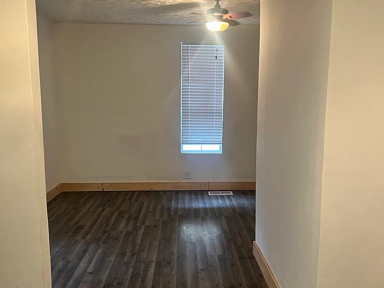 785 E Cantrell St — Photo 2