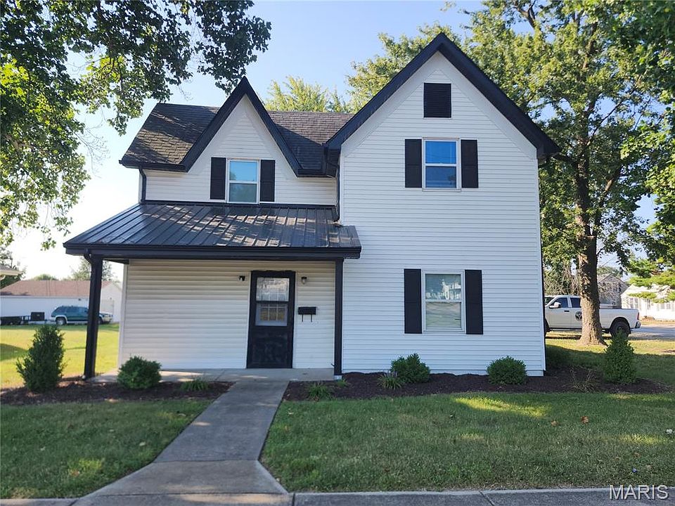 1st image of 320 W Main St