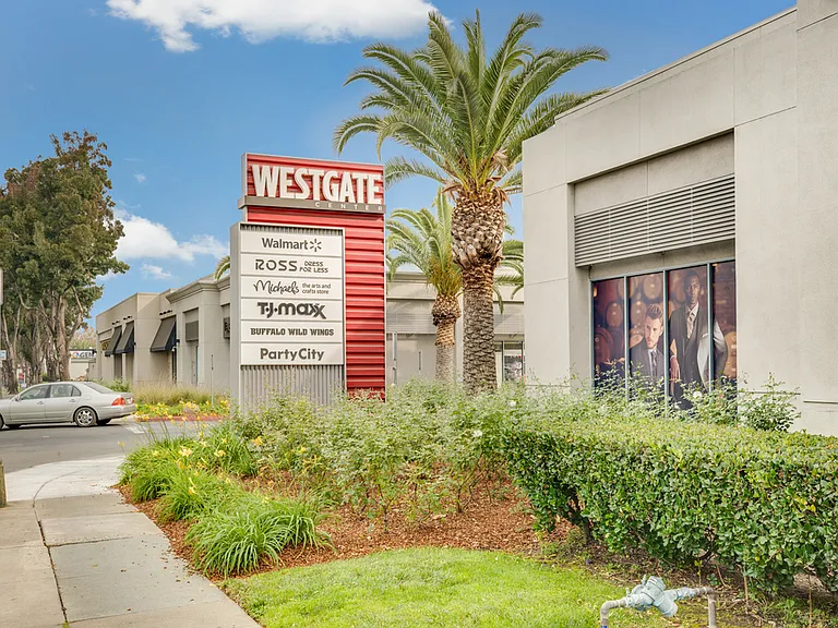 888 Golden Saratoga-Cupertino Apartment Homes — Photo 44