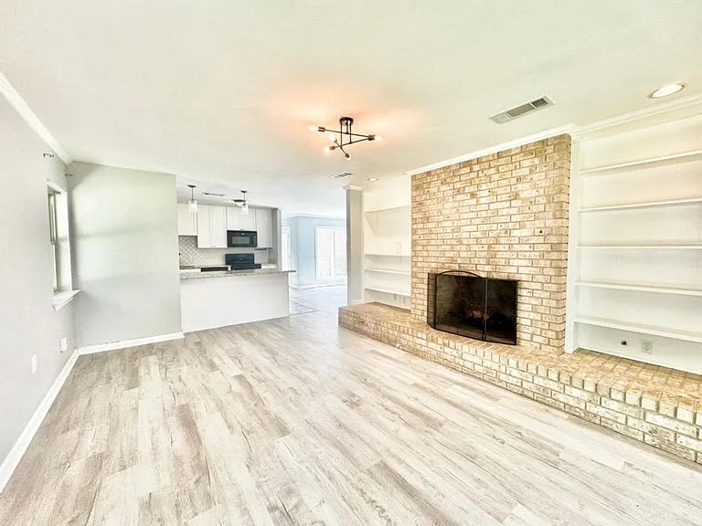15826 New Market Dr — Photo 10