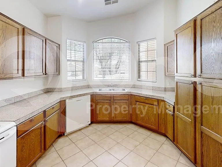 12204 W Ocotillo Ln — Photo 3