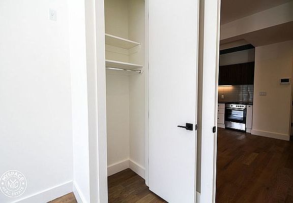 5th image of 1530 Putnam Ave #6D