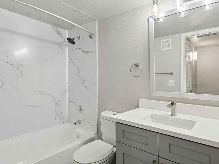 Larkin Apartment Homes — Photo 112