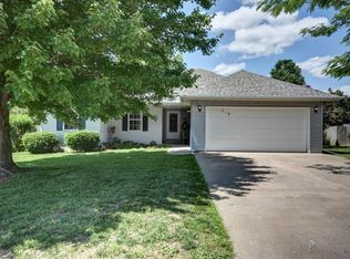307 Country Ln, Mount Vernon, MO 65712