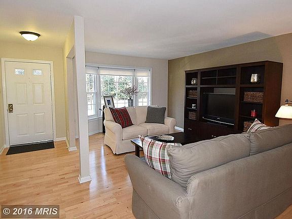 4th image of 4432 Holly Ave