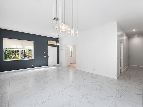 5th image of 906 Nandina Drive