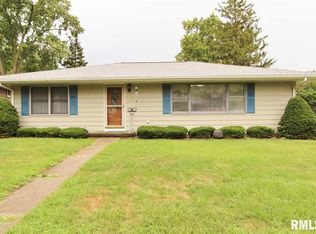 408 Park Ct, Morrison, IL 61270