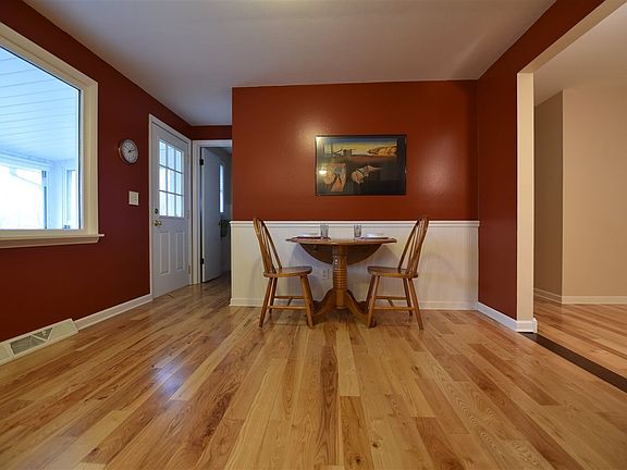 4th image of 50 Greenway Dr