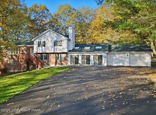 349 Bumblebee Pass, Cresco, PA 18326