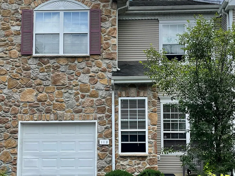 113 Chaps Ln — Photo 1