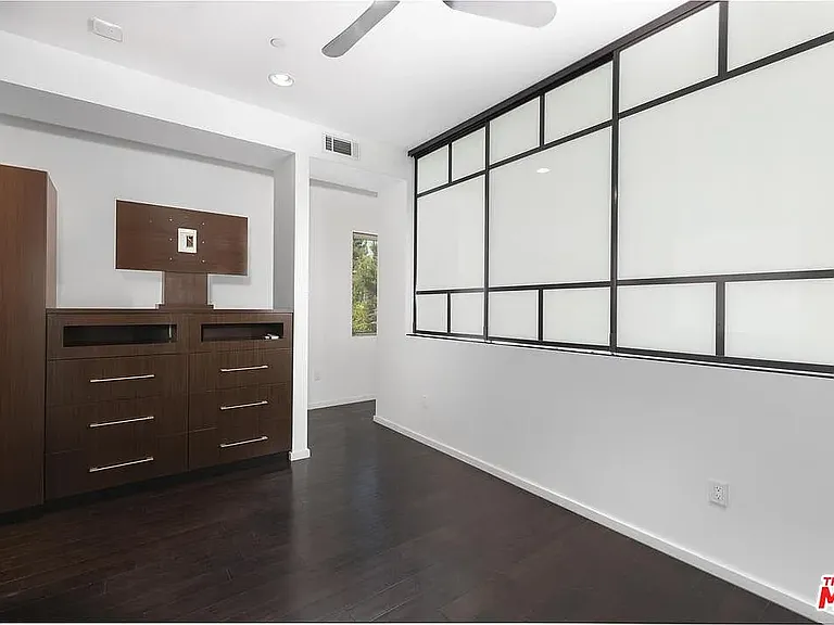 3343 Rowena Ave — Photo 16