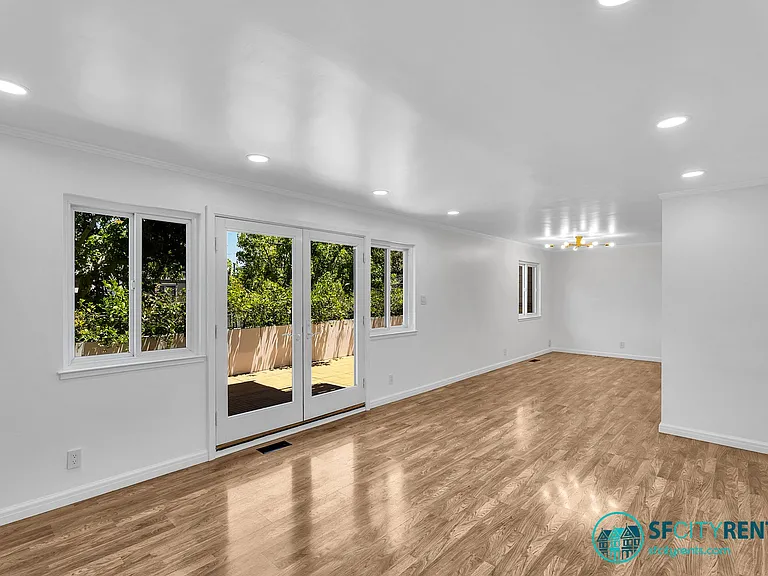 1043 Dolores St — Photo 3