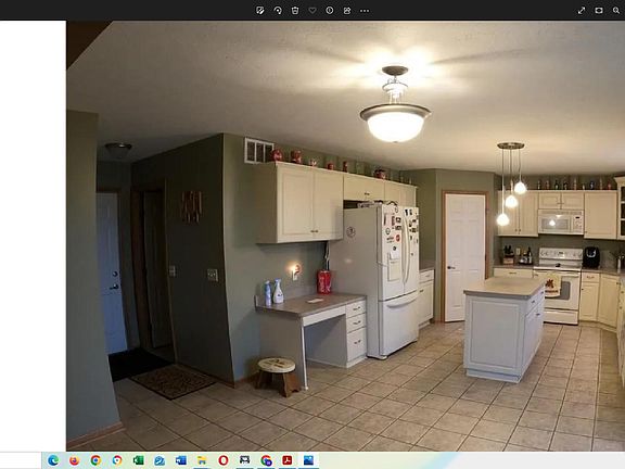 3rd image of 2444 Daybreak Dr