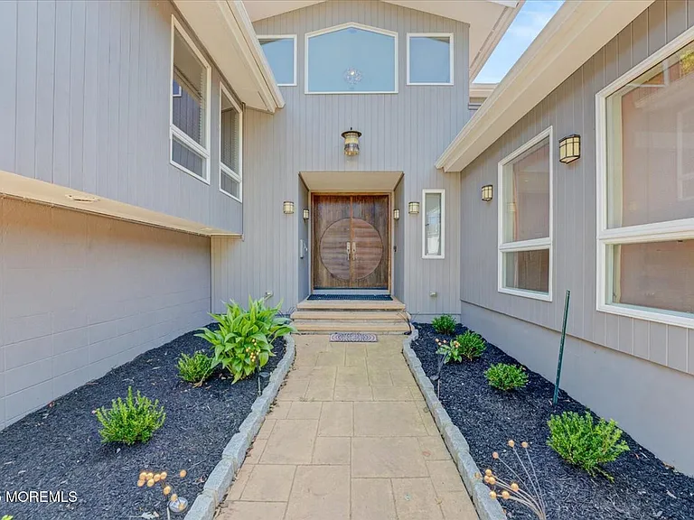74 Seneca Pl — Photo 8