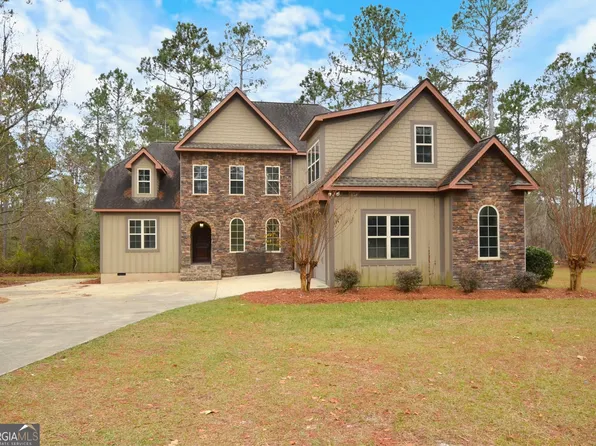 438 Highland Lakes Dr, Eastman, GA 31023