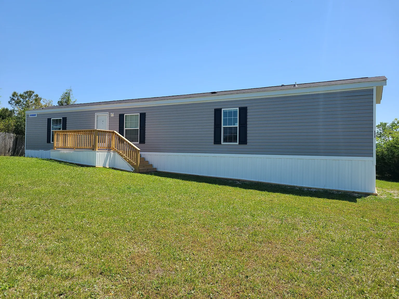 3 bed, 901 sqft, $1,329 — Photo 1