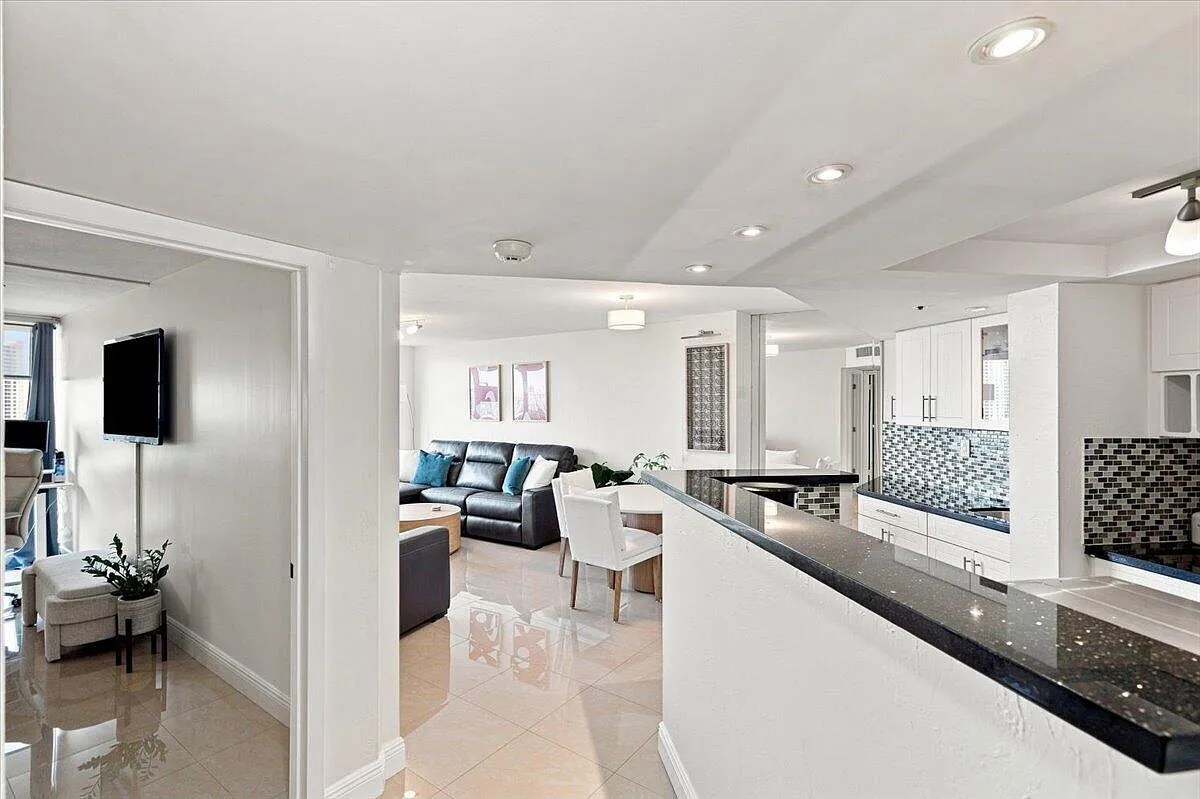 300 Three Islands Blvd — Photo 4