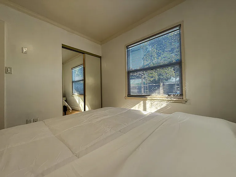 6744 Mulholland Dr — Photo 17
